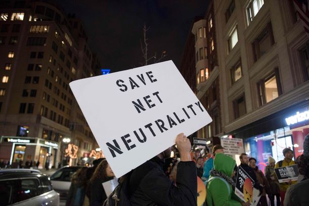 Protestantes piden que se salve la neutralidad en la red en Estados Unidos