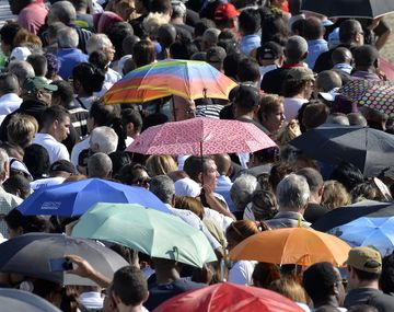 Miles de cubanos despiden a Fidel Castro