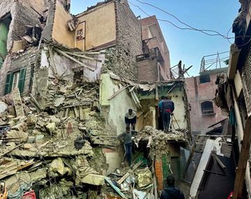 Nueve muertos por el derrumbe de un edificio en Egipto: mirá las imágenes