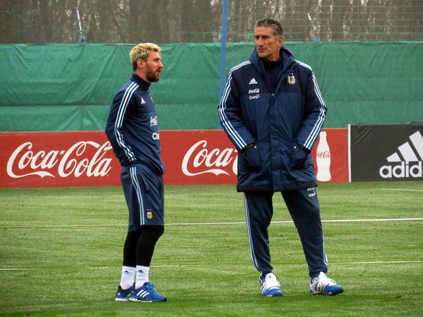 El Patón aseguró que Messi puede aportarle más a la Selección.