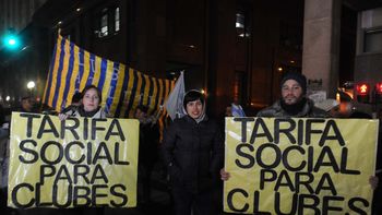 tarifazo: los clubes de barrio marcharon a plaza de mayo tarifazo: los clubes de barrio marcharon a plaza de mayo