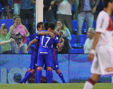 Tigre derrotó a Newells y San Lorenzo es único puntero