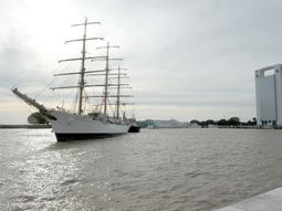 el primer viaje de la fragata tras su retencion en ghana el primer viaje de la fragata tras su retencion en ghana