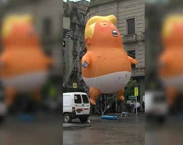 Llegó el Baby Trump: el muñeco que persigue al presidente de Estados Unidos