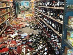 Daños y un muerto por un fuerte sismo con seis réplicas en Chile