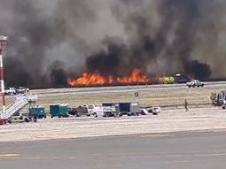 Incendio en los campos cercanos al Aeropuerto de Ezeiza: evalúan su cierre temporal