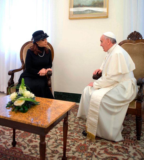 Cristina reveló que solicitó la intermediación del papa Francisco en la cuestión Malvinas