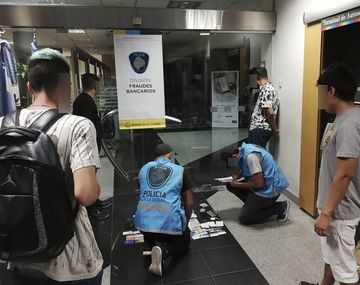 Caen clonadores de tarjetas de débito: habían retirado más de $30.000 de un cajero