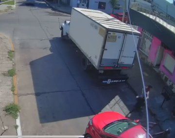 Violento asalto a una pareja de estudiantes en una parada de colectivos