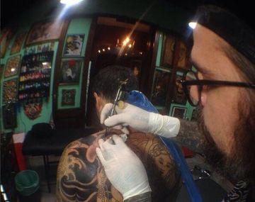 El tatuador de Tinelli relató cómo fueron las sesiones