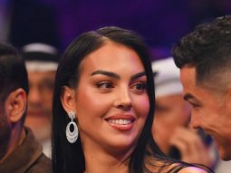 georgina rodriguez poso con una llamativa microbikini en sus vacaciones