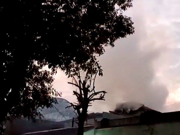 Incendio en Lanús destruyó una distribuidora de cerveza