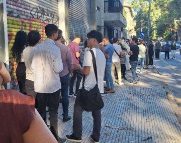 Hubo filas de hasta dos cuadras para afiliarse a LLA en Palermo
