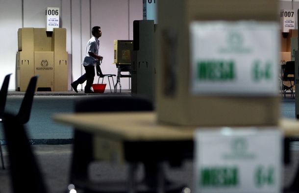 Colombia elige presidente en una elección muy reñida entre Santos y Zuluaga