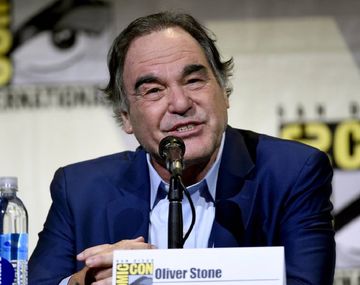 Oliver Stone arremete contra el Pokemon Go