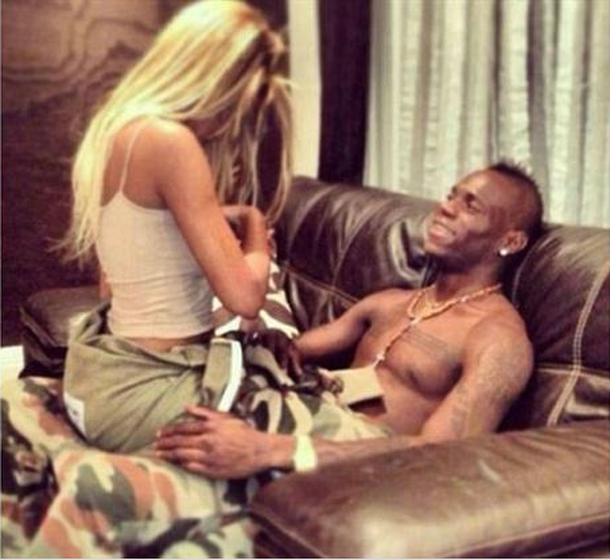 Tras apostarla, ahora Balotelli se peleó con su novia