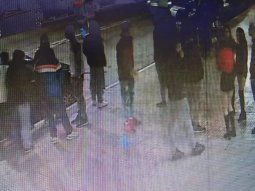 Si te veo hablando con alguien, lo mato: atacó a botellazos y en patota a un menor que se acercó a su novia