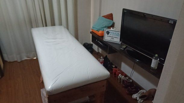Monserrat: un prostíbulo funcionaba camuflado en un local de masajes