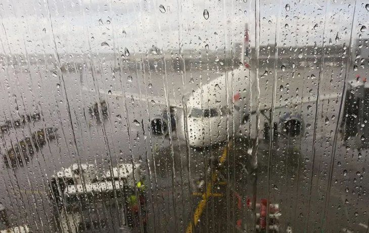 Hubo demoras y cancelaciones en Aeroparque por la tormenta eléctrica