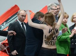 agrupacion feminista se desnuda frente a putin en alemania agrupacion feminista se desnuda frente a putin en alemania