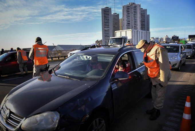 Se llevan adelante controles vehiculares y al transporte público en Puente Pueyrredón