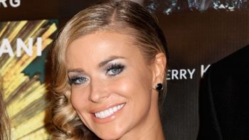 ella saco a pasear sus nuevas lolas ella saco a pasear sus nuevas lolas