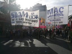 Corte en el Puente Pueyrredón por una protesta de despedidos