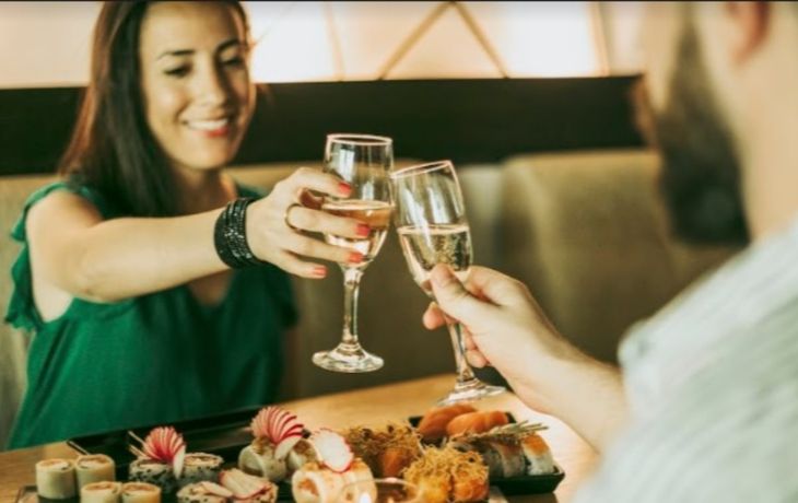 Harvard recomendó la hora a la que se debe cenar para reducir el aumento de peso.