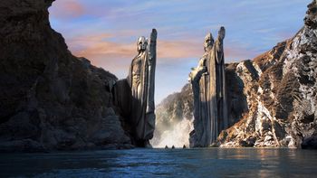 Argonath de El Señor de los Anillos: la comunidad del anillo Argonath de El Señor de los Anillos: la comunidad del anillo