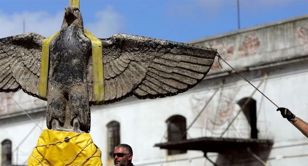 Lacalle Pou cedió ante las voces críticas y revirtió su decisión de transformar el águila del Graf Spee en la escultura de una paloma de la paz.