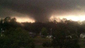 un feroz tornado azoto gran parte de mississippi un feroz tornado azoto gran parte de mississippi