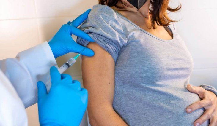 Provincia convocó a embarazadas con enfermedades preexistentes a que se den la vacuna contra el Covid-19