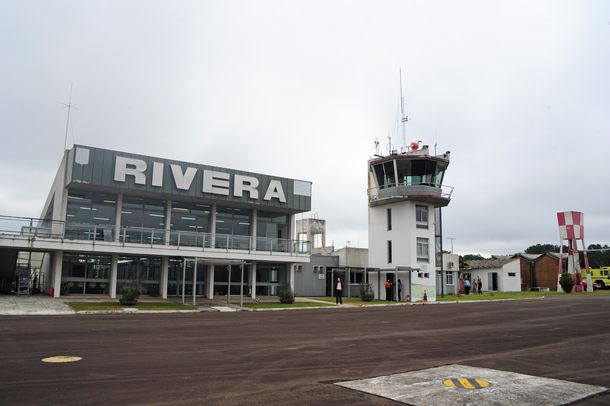 El Aeropuerto Internacional Presidente General Óscar D. Gestido pasará a ser binacional.