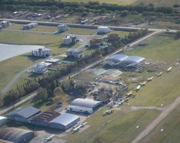 Tragedia: chocan dos avionetas y muere un piloto