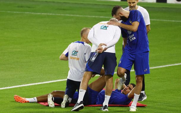 El Balón de Oro Karim Benzema se peleó con casi todo el plantel galo: todo Francia putea al miserable DT que lo marginó del Mundial