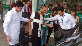 Ruschel es el primer sobreviviente en volver a su casa Ruschel es el primer sobreviviente en volver a su casa