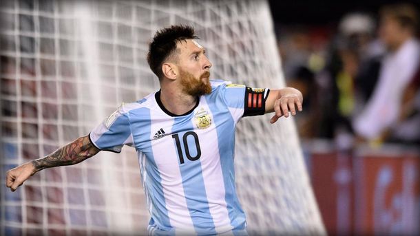 Lionel Messi festejando un gol en la Selección