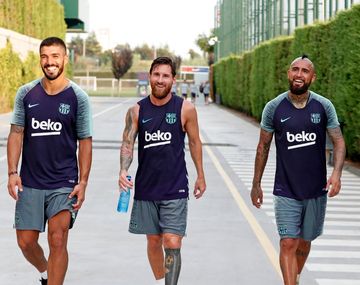 Luis Suárez, Messi y Arturo Vidal en Barcelona - Crédito: messi.com
