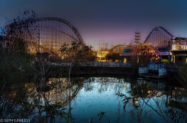 Fotos de parques de diversiones abandonados que parecen sacadas de películas de terror