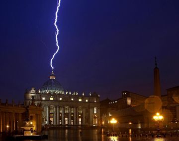 El profético rayo que cayó en el Vaticano tras la renuncia del papa Benedicto XVI