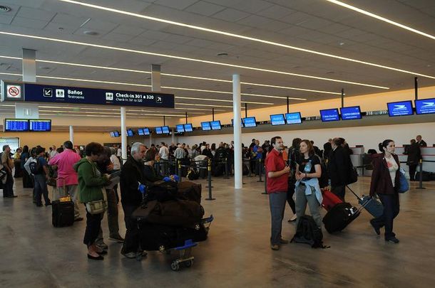 Estudian limitar la venta de dólares para países limítrofes