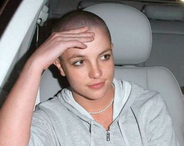 A mediados de febrero de 2007, Britney se rapó
