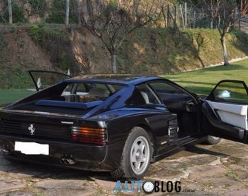 Venden una Ferrari Testarossa que perteneció a Maradona