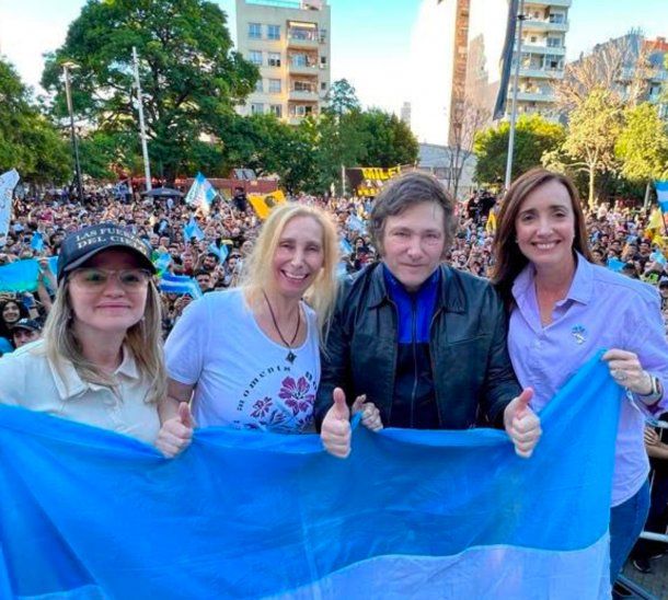 Javier Milei cantó a capela ante una escasa convocatoria en Ramos Mejía