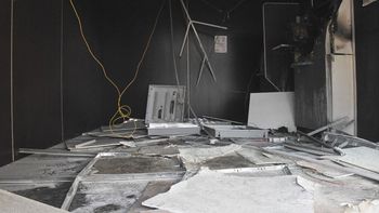 explotaron con una mecha y una garrafa un cajero de banco para robarse el dinero explotaron con una mecha y una garrafa un cajero de banco para robarse el dinero