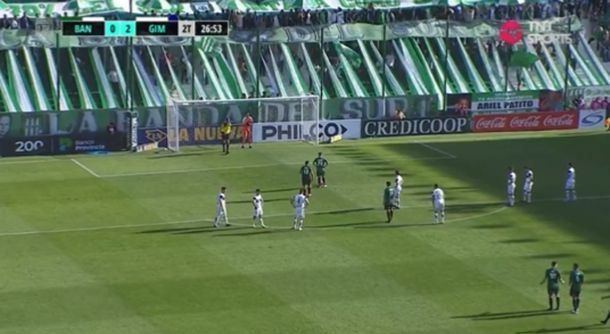 Atajada clave para seguir en la lucha: el penal que atajó Rey en Gimnasia-Banfield