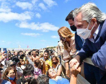 Alberto inaugura un polideportivo en Santa Clara del Mar