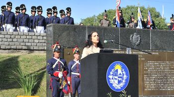 La ministra de Economía y Finanzas, Azucena Arbeleche, brindó el discurso oficial por la Independencia de Uruguay. La ministra de Economía y Finanzas, Azucena Arbeleche, brindó el discurso oficial por la Independencia de Uruguay.