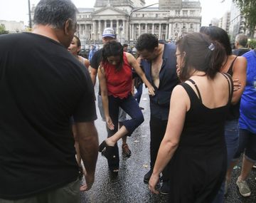 Victoria Donda exhibe los golpes que denunció sufrir