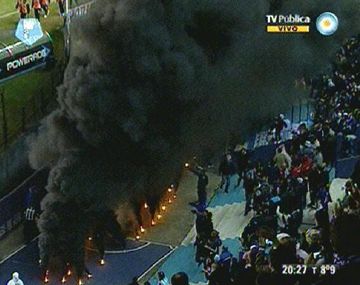 Piden suspender la cancha de Racing por las cargadas al Rojo